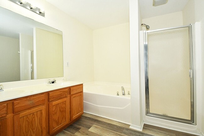 Building Photo - 3 Bedroom home near North Lake Mall Professionally managed by Select Real Estate