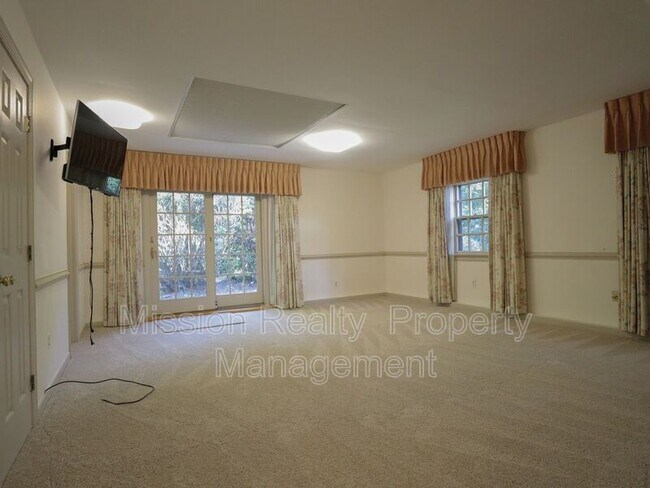 Building Photo - 7580 Rockfalls Dr