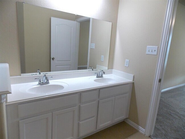 Building Photo - 6130 Carver Pines Dr