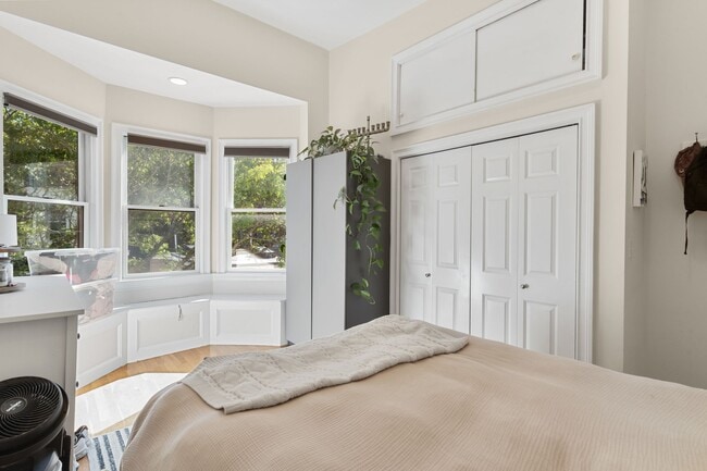 Building Photo - 67 Gates St