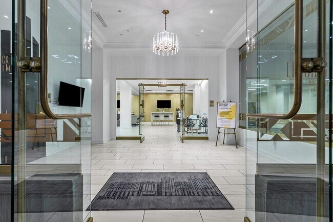 Building Photo - 933 McGee St