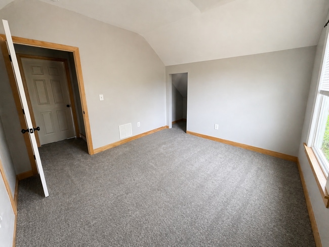 Building Photo - Updated 3 Bedroom Home Near Westgate Park with Modern Finishes