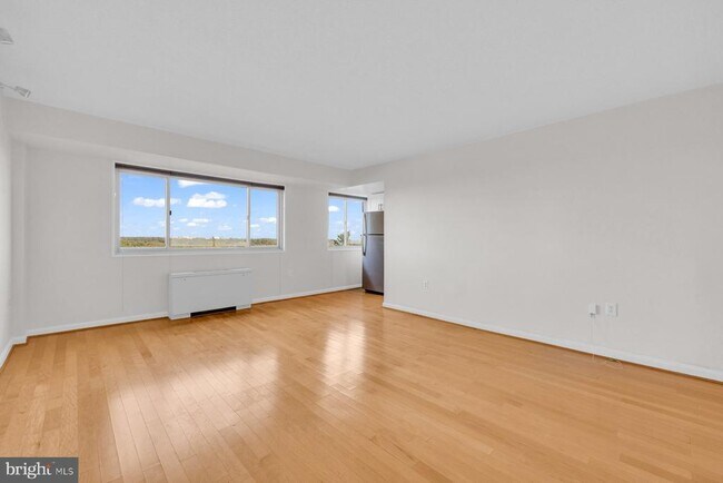 Building Photo - 2500 N Van Dorn St