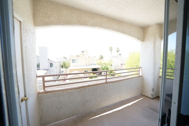 Building Photo - 5655 E Sahara Ave