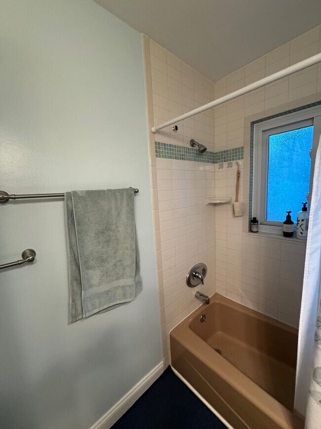 Building Photo - 521-512 12th Ave N