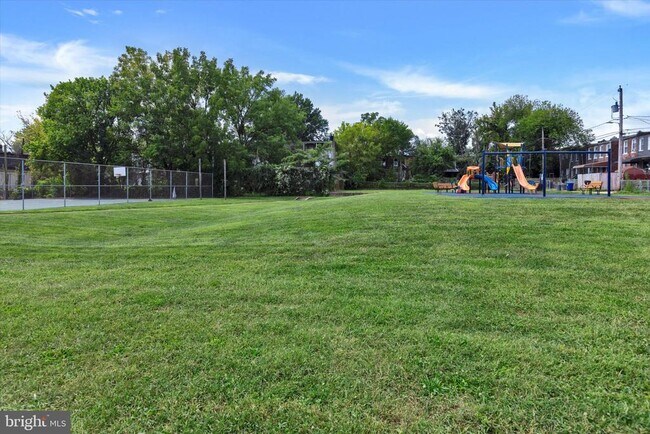 Building Photo - 3015 Spaulding Ave