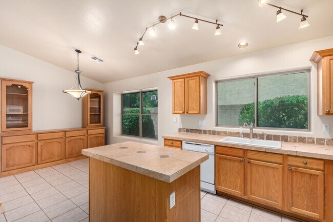 Building Photo - Spacious 3 Bed, 2 Bath Home in Boulder Creek