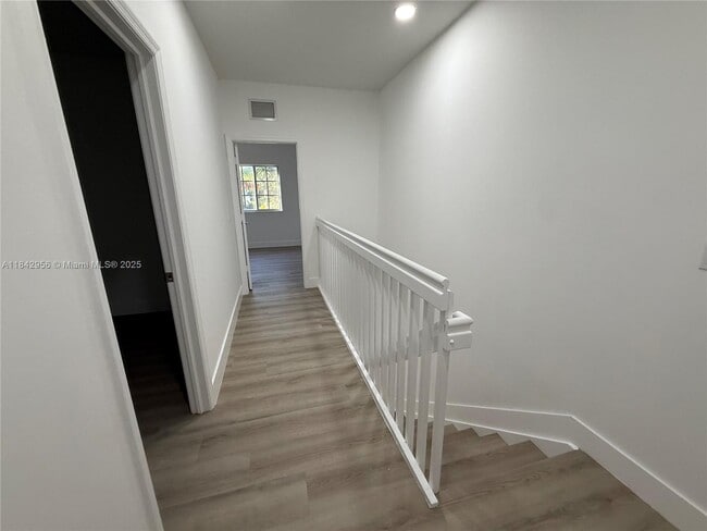 Building Photo - 8132 SW 17th Ct