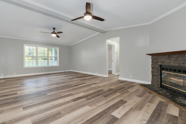 Building Photo - 1140 Congaree Rd