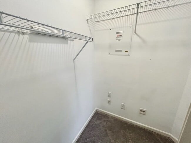 Building Photo - Beautiful 4 Bedroom 3 Bath Home in Lake Forest!