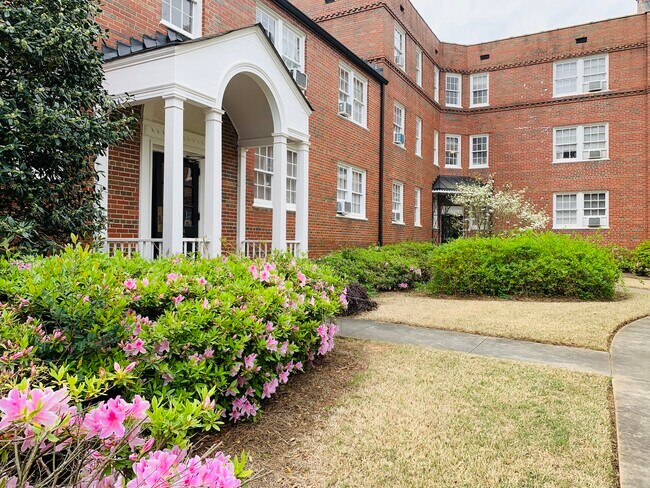 Breezeway entrance - 2824 Thornhill Rd