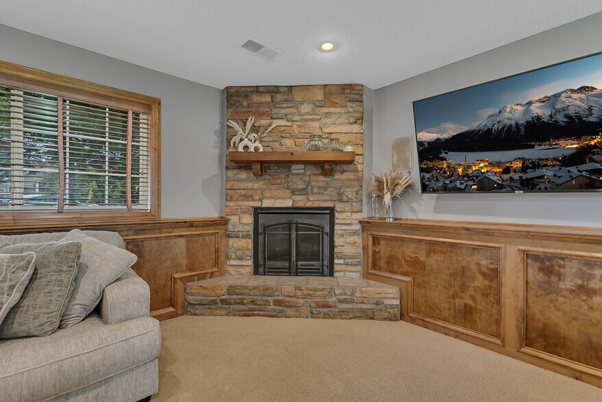 Building Photo - 1419 Hillside Ct