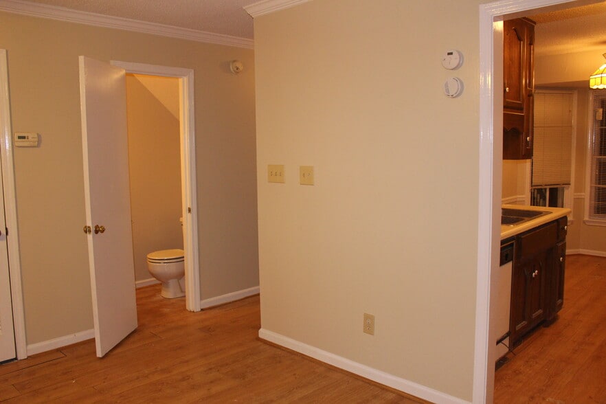 Building Photo - 359 Jamestown Manor Dr