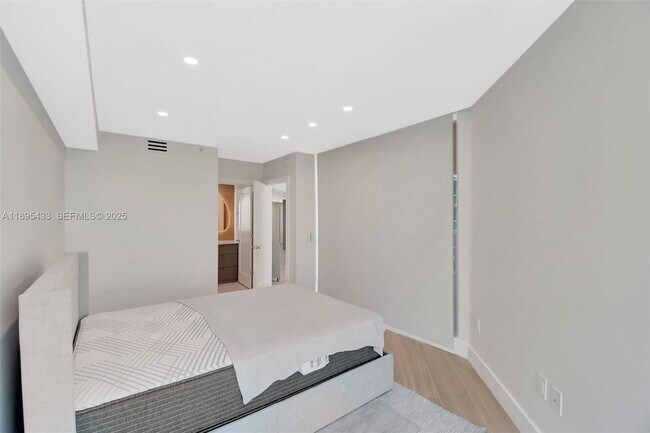 Building Photo - 3370 Hidden Bay Dr