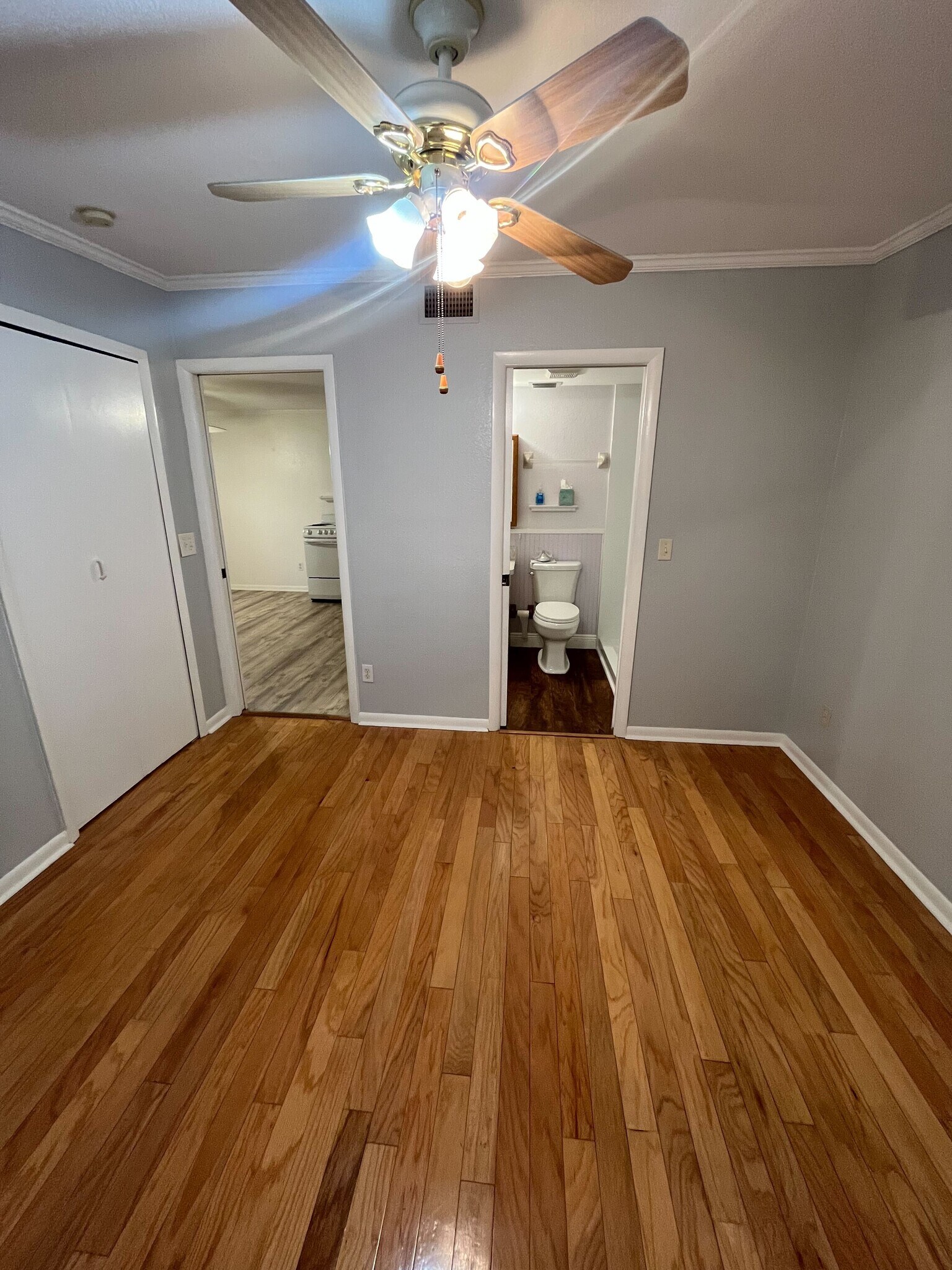 Building Photo - 516 Northmoor Ave N