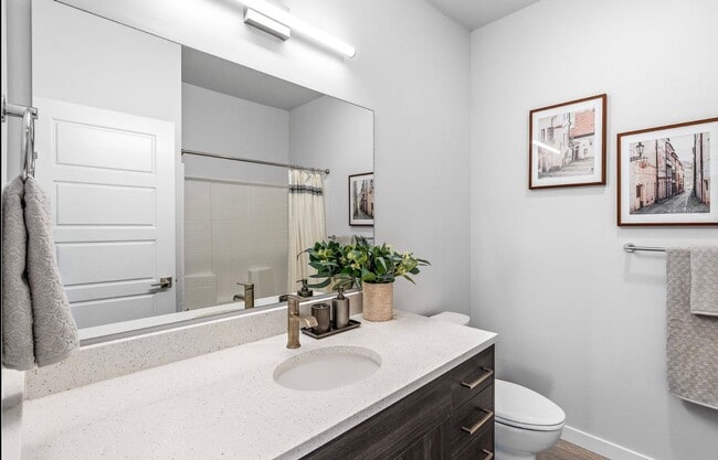 Building Photo - Boise 3 Bed 2.5 Bath 2 Car Garage Townhome AVAILABLE NOW!  $500 RENT CREDIT AT MOVE IN!