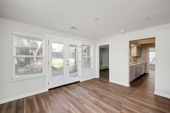 Building Photo - 809 N West St