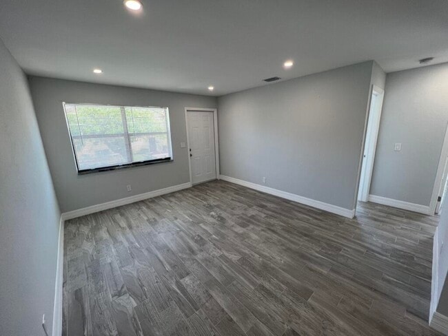 Building Photo - 1319 Douglass Ave