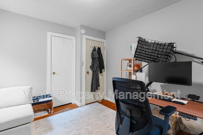 Building Photo - 68 Greeley St