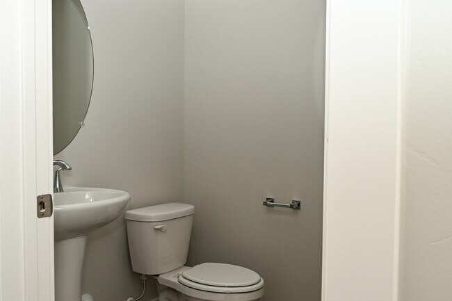 Building Photo - 2251 S 1220 W