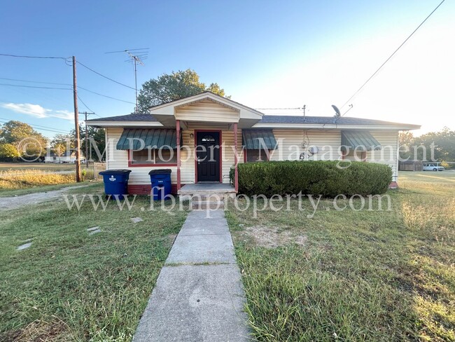 Primary Photo - 1312 N Shawnee St