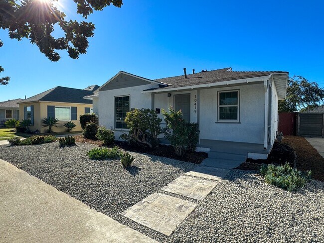 Primary Photo - 10419 S Gramercy Pl