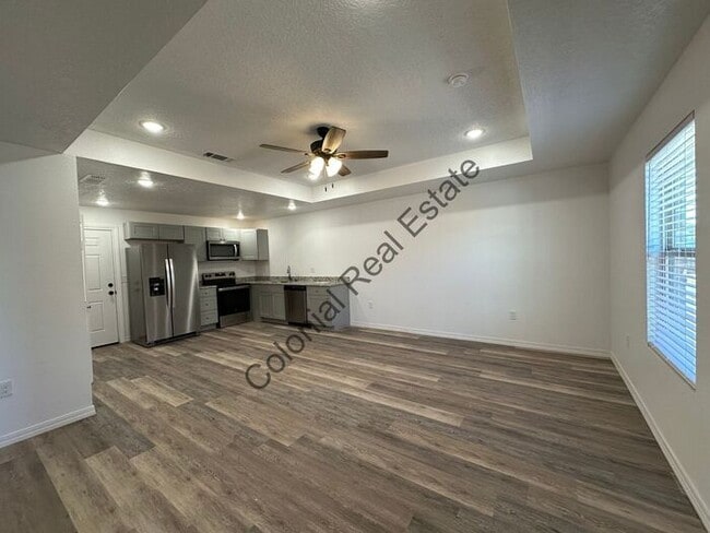 Building Photo - Updated and spacious 2 bedroom 1 bathroom ...