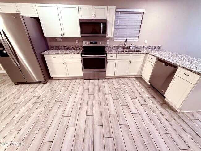 Building Photo - 937 N Wedgewood Dr