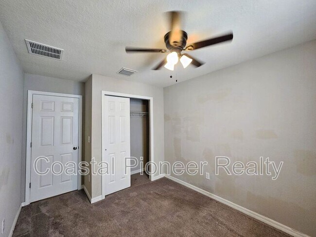 Building Photo - 7115 Grand Elm Dr