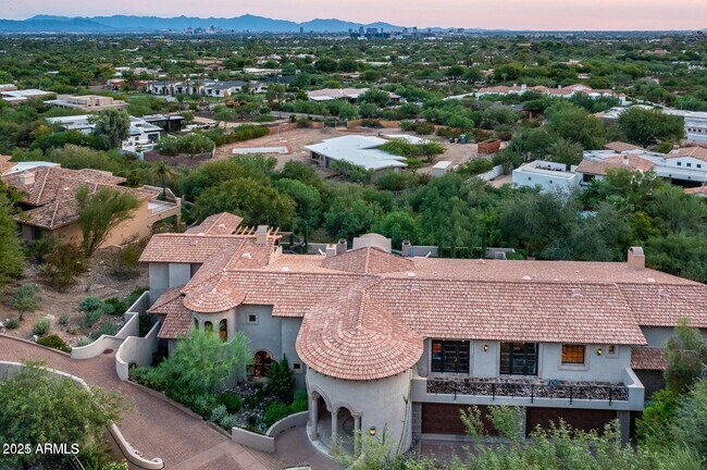 Building Photo - 6050 N Paradise View Dr
