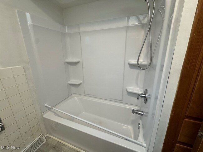 Building Photo - 1859 Cromwell Dr