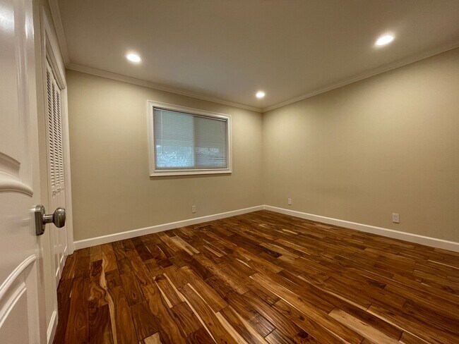 Building Photo - SUNNYVALE - Sunnyvale Updated 4-Bed, 2-Bat...