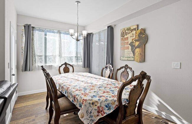 Building Photo - Great Location Woodland Park Townhome!