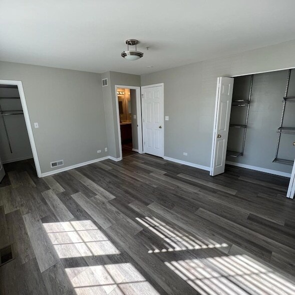 Building Photo - 1169 Shorewood Ct