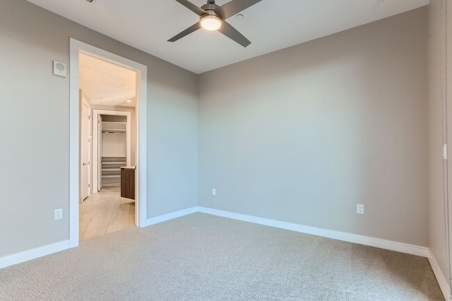 Building Photo - 1BD, 1.5BA Lakehouse Condo on the 6th Floor