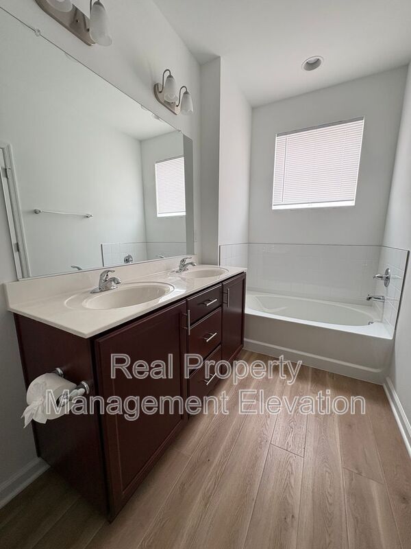 Building Photo - 602 Hemsworth Ln