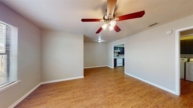 Building Photo - 2807 Longmire Dr