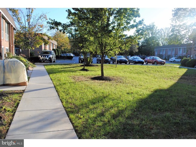 Building Photo - 316 Valley Forge Ct