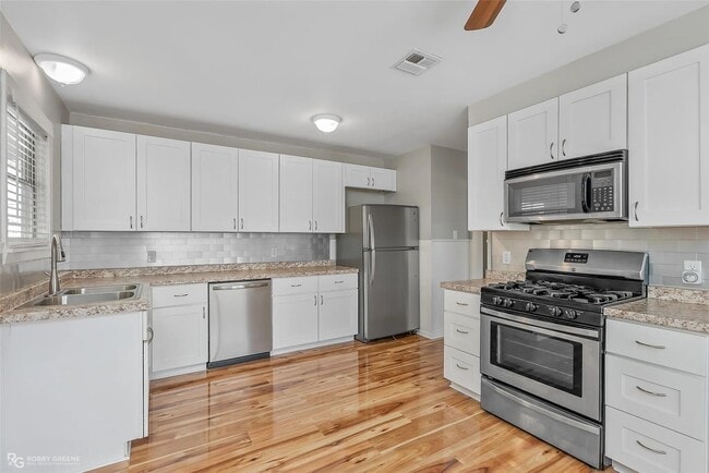 Primary Photo - 4211 Logan St