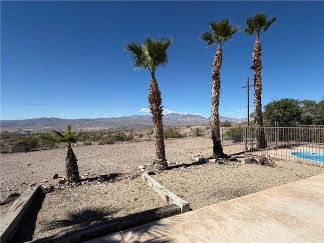 Building Photo - 883 Los Flores St