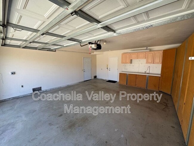 Building Photo - 40588 Clover Ln