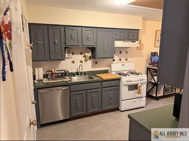 Building Photo - 306 Sharon Garden Ct