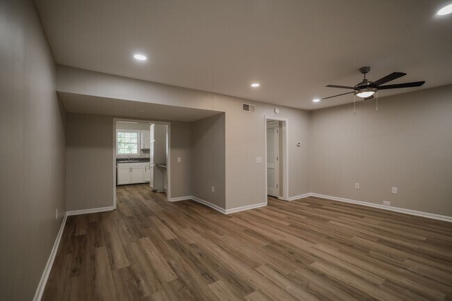 Building Photo - 119-3 Freedom Dr
