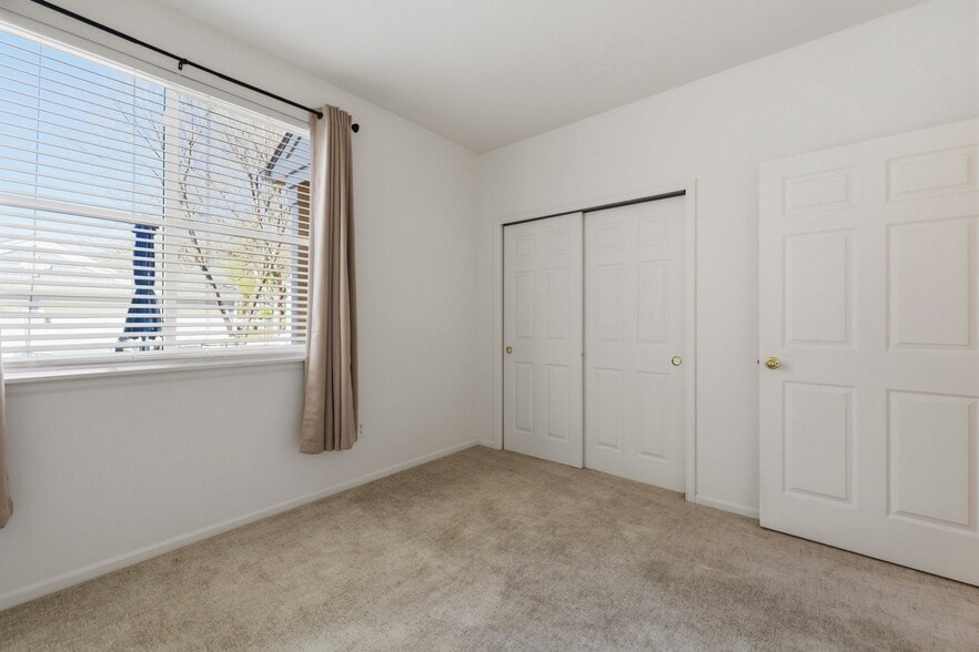 Building Photo - 1907 Grays Peak Dr