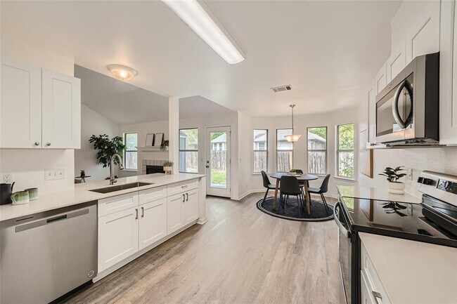 Building Photo - 905 Jasmine Trail