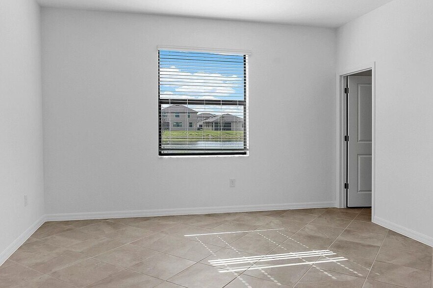 Building Photo - 14882 Portico Blvd