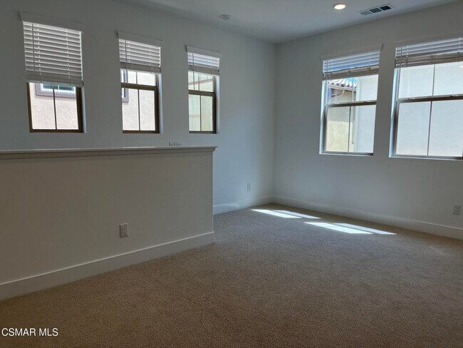 Building Photo - 687 Guy Turner Dr