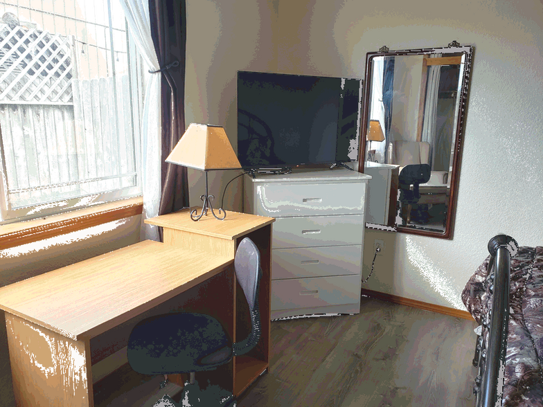 Building Photo - 3220 Halfway Ave