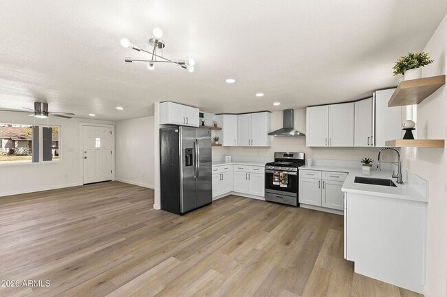 Building Photo - 3763 E Evans Dr