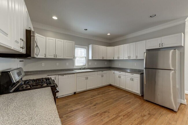 Building Photo - 105 Vanira Ave SE